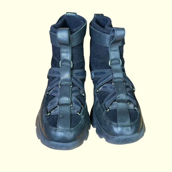 UGG Lakes & Lights Black Leather Fur Sneaker Shoes EUC - Picture 5 of 14